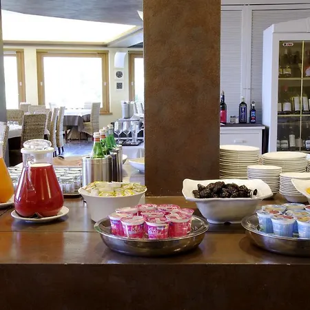 Szálloda La Perla Del Golfo 4*