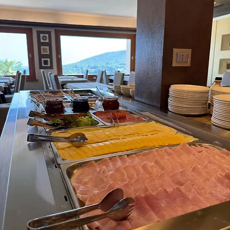 ホテル La Perla Del Golfo 4*